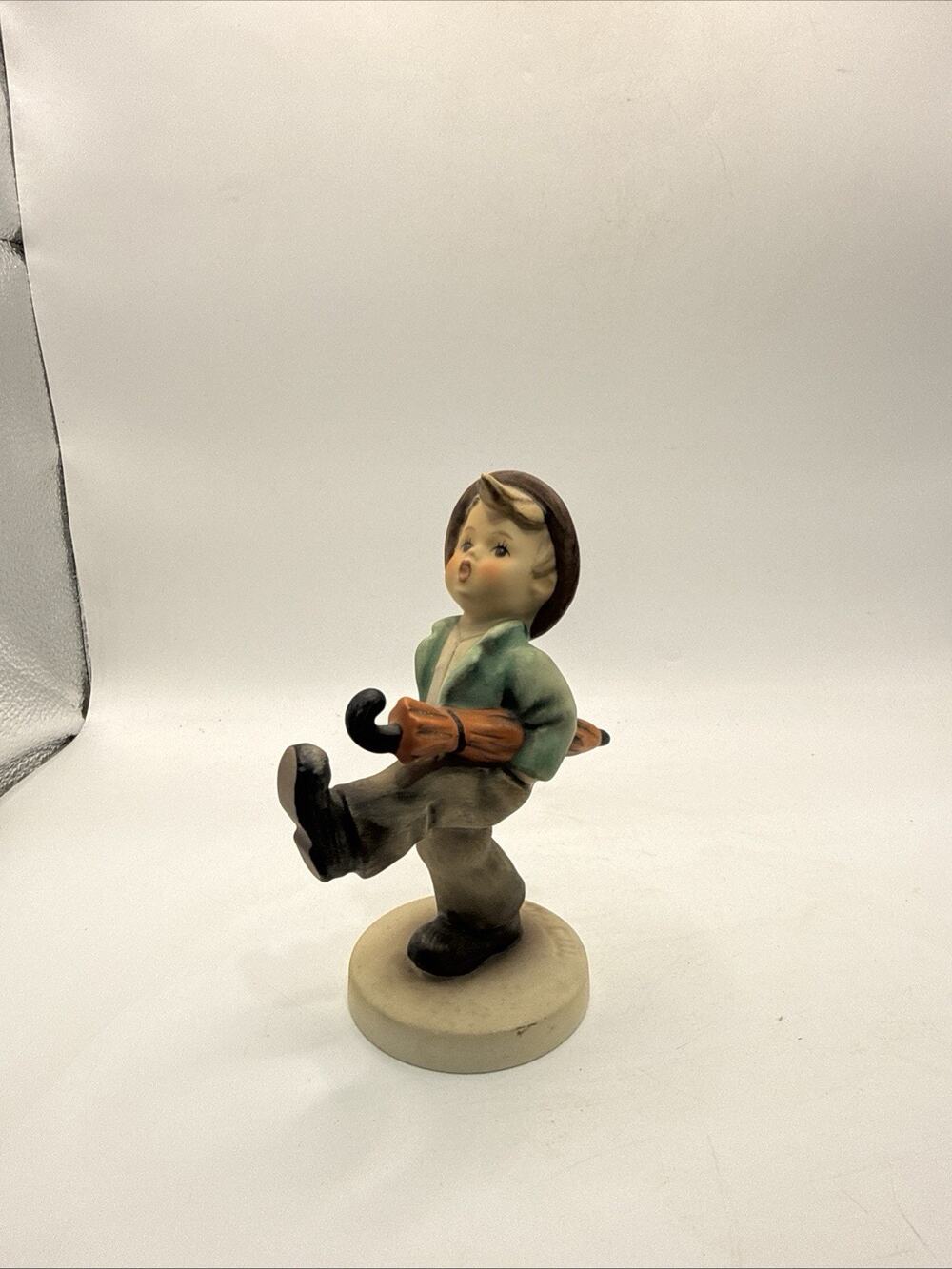 Hummel Figurine Happy Traveler 109/0 TMK-3 Goebel, W. Germany 5” Tall PB196 *